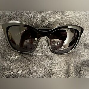 Women's Ralph Lauren Model R5252  Black Oversized Fashion Sunglasses. No Case.